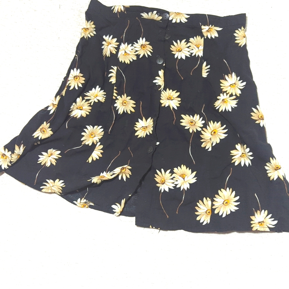 Vintage button front mini skirt daisies unbranded no tags 30"waist.